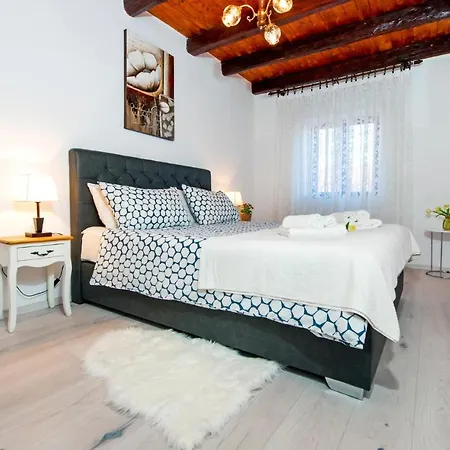 Two-bedroom Holiday In * Mrgani